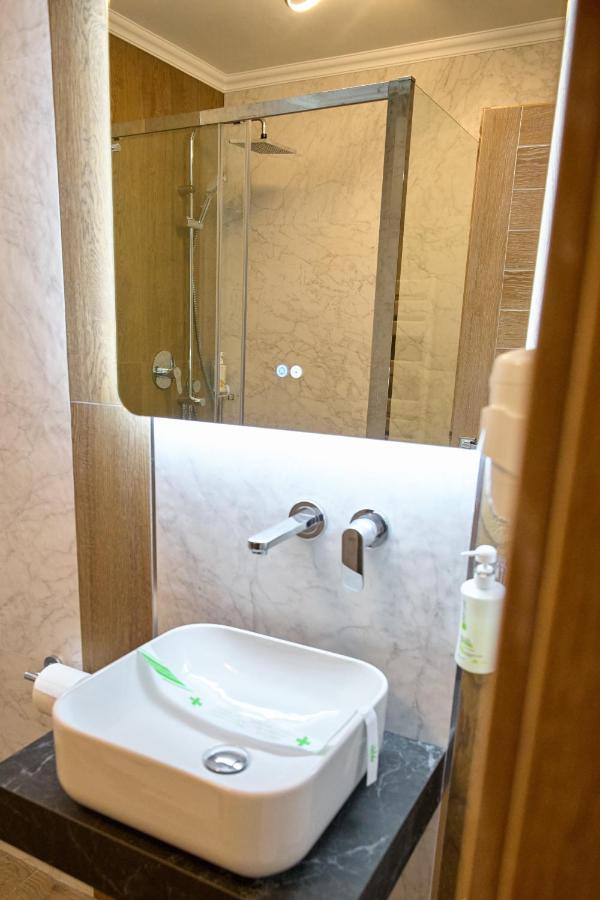 Hotel Eden Râmnicu Sărat Dış mekan fotoğraf