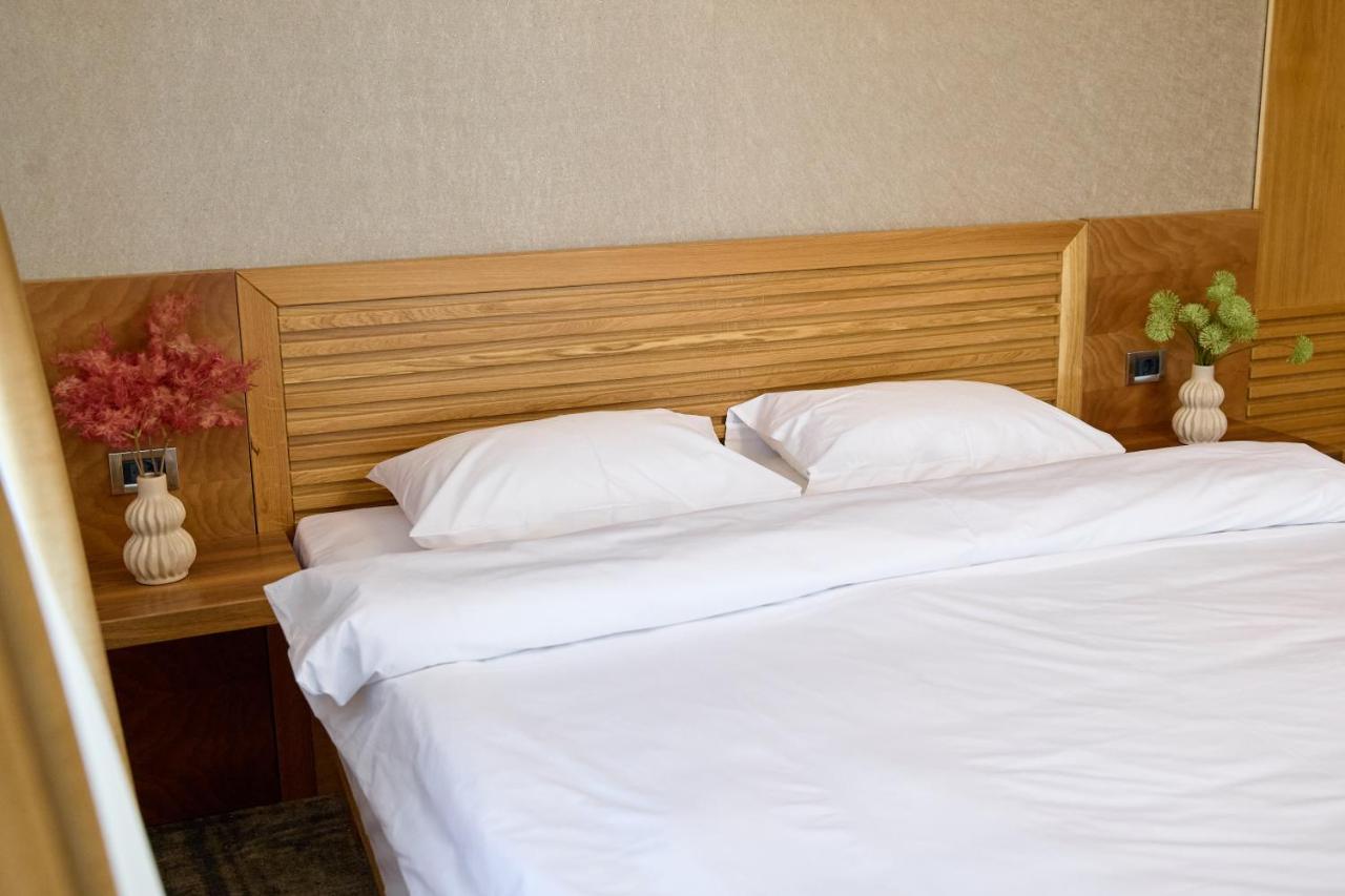 Hotel Eden Râmnicu Sărat Dış mekan fotoğraf
