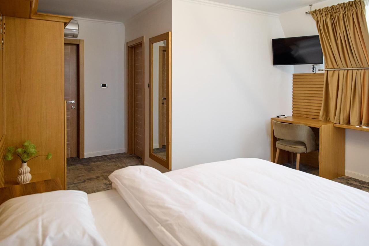 Hotel Eden Râmnicu Sărat Dış mekan fotoğraf