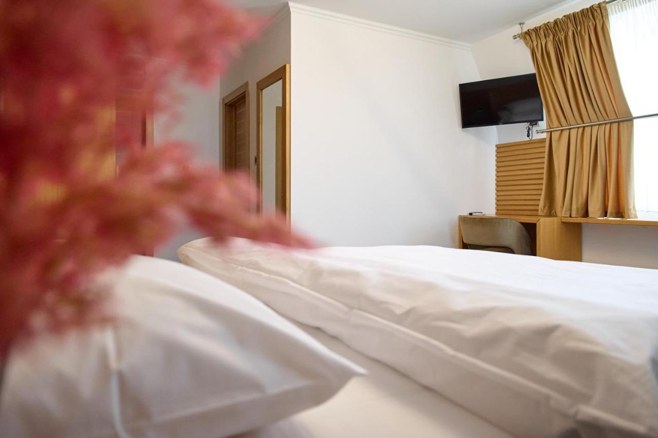 Hotel Eden Râmnicu Sărat Dış mekan fotoğraf