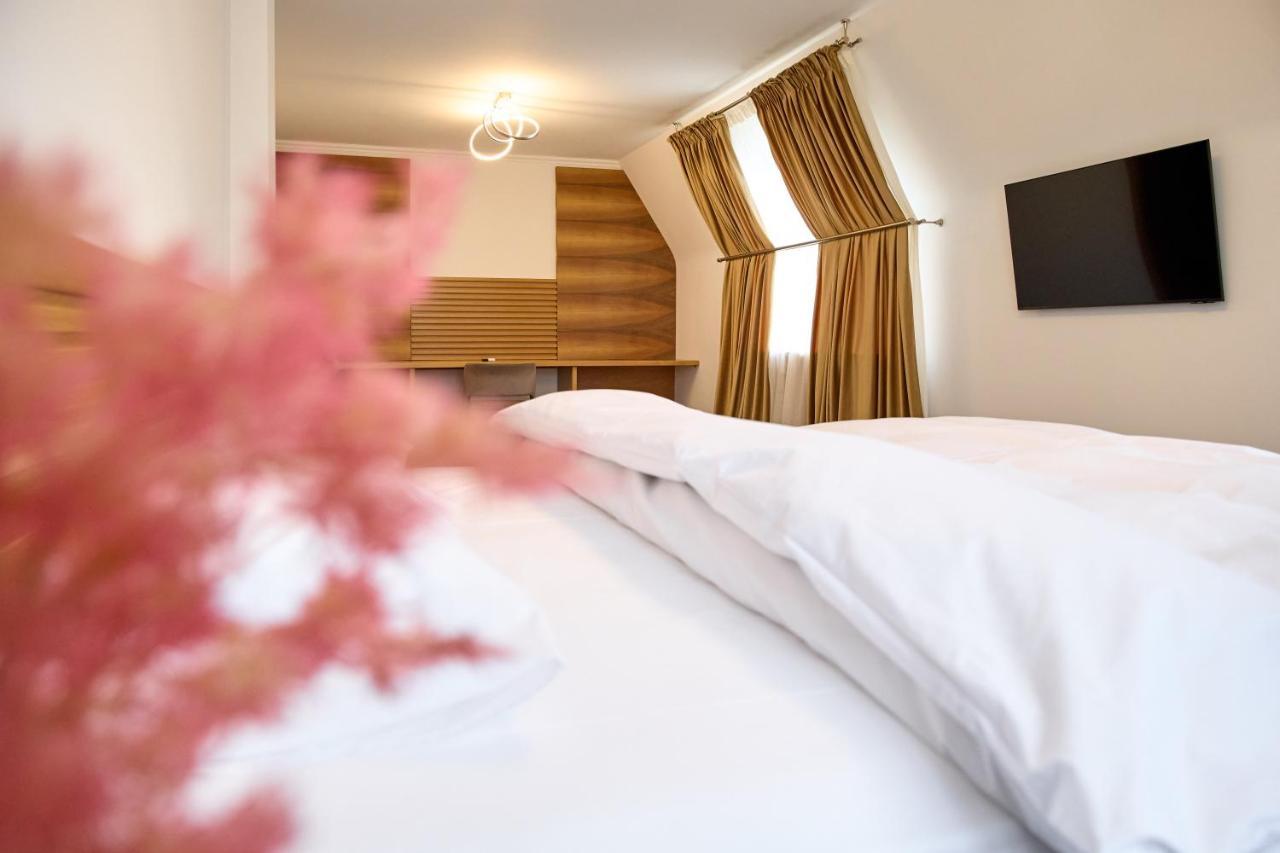 Hotel Eden Râmnicu Sărat Dış mekan fotoğraf